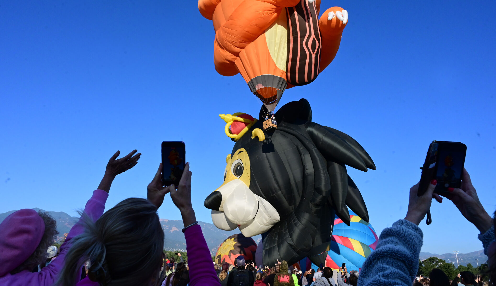 090721-news-balloons 18.JPG